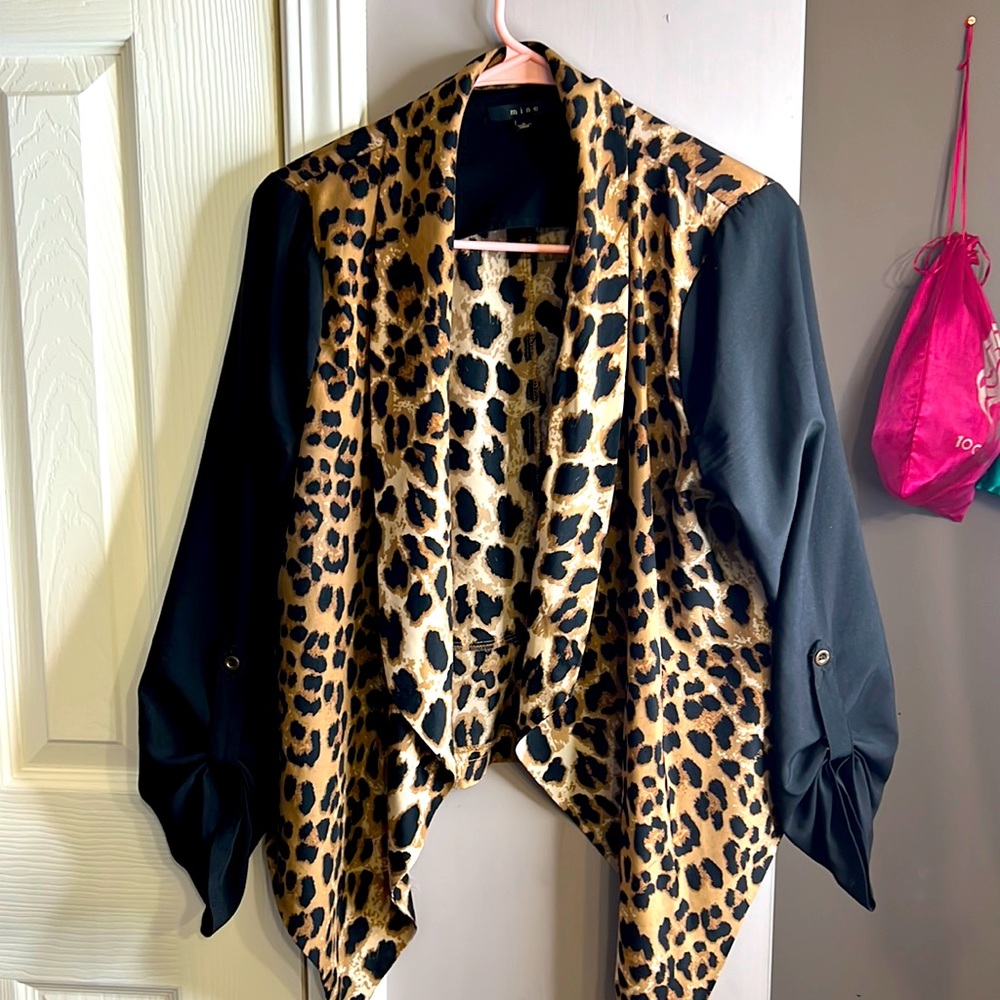 Leopard vest 😍